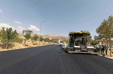 Mardin’de yol asfaltlama çalışması başlatıldı 