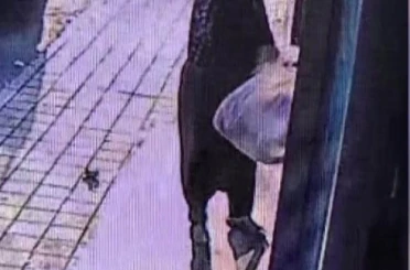 Markete bırakılan ekmek ve simit dolu poşeti çaldı 