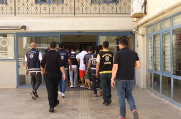 Marmaris’te göçmen kaçakçılığı operasyonunda yakalanan 7 şüpheli tutuklandı 