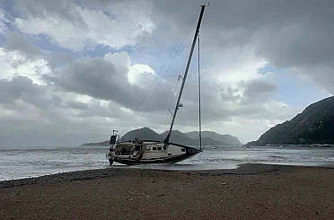 Marmaris’te şiddetli fırtına ve sağanak yağış etkili oluyor 