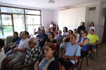 Mavi Ev, Alzheimer hastaları ve yakınlarına moral oluyor
