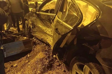 Mazıdağı’nda iki otomobil çarpıştı: 3 yaralı 