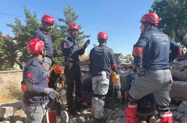 Melikgazi Arama Kurtarma Ekibi deprem tatbikatında yerini aldı 