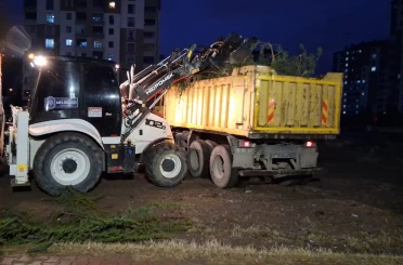Melikgazi Belediyesi ekipleri rüzgar mesaisinde 