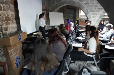 Melikgazi Belediyesi’nden gençlere ücretsiz ingilizce konuşma atölyesi 