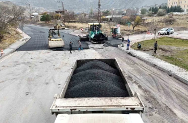 Melikgazi’de yeni yolların yapımına devam ediliyor 