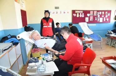 MEM Müdürü Selehattin Kal kan bağışı yaparak örnek oldu 