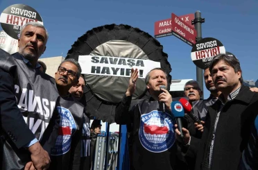 Memur-Sen, ABD Büyükelçiliği önüne siyah çelenk bıraktı