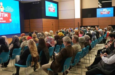 Memur-Sen Genel Başkanı Yalçın: "Kadınların, sendikacı kadınlar olması konusundaki kendilerinin gösterdiği hareketi ve bereketi bizzat hissediyorum" 