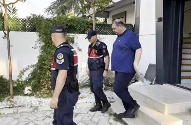 Menderes Belediye Başkanı İlkay Çiçek tutuklandı 