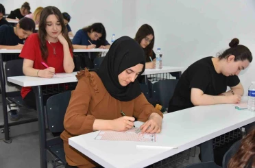 Menemen’de YKS öncesi prova üniversite amfisinde 