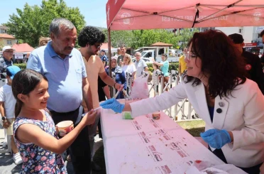 Menteşe Belediyesi’nden vatandaşlara aşure ikramı 