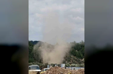 Menteşe’de küçük ölçekli hortumlar toz bulutlarına neden oldu 