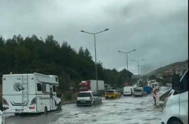 Menteşe’de sağanak yağış hayatı olumsuz etkiledi 