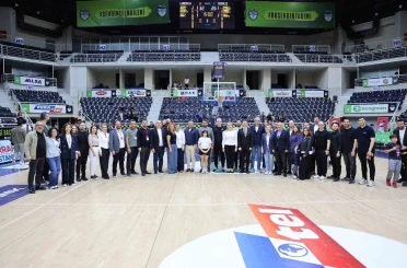 Merkezefendi Basketbol Takımı eğitime destek amacıyla parkeye çıktı 