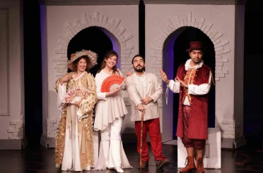 Merkezefendi Kent Tiyatrosu yeni oyunu ‘Biz Aşık Değiliz’ ile sahnede 