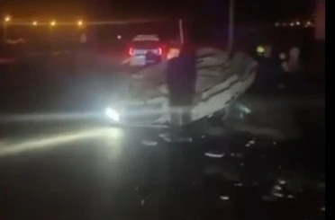 Mermer bloklara çarpan otomobilin sürücüsü yaralandı 