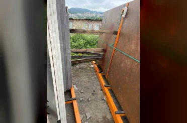Mermer blokların arasında kalan işçi ağır yaralandı 