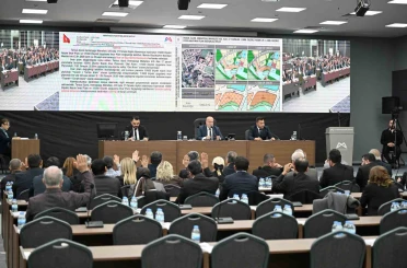 Mersin Büyükşehir Meclisinde 2,5 milyar TL’lik borçlanma tartışıldı 