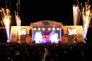 Mersin Gençlik Festivali coşkuyla başladı 