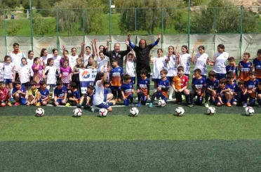 Mersin Üniversitesi’nde yüzlerce çocuk ve genç, dijital bağımlılıktan uzak sporla yetişiyor 