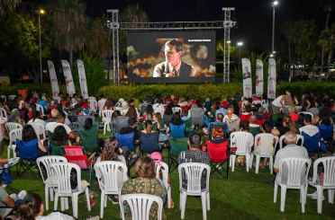 Mersin’de açık havada sinema keyfi 
