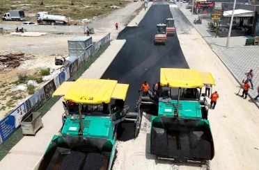 Mersin’de bozulan yollar sıcak asfaltla yenilendi 