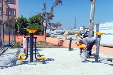 Mersin’de çocuk oyun parklarının eksikleri gideriliyor, yeşil alanlara bakım yapılıyor 