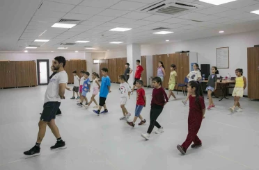 Mersin’de çocuklara ücretsiz halk oyunları kursu 
