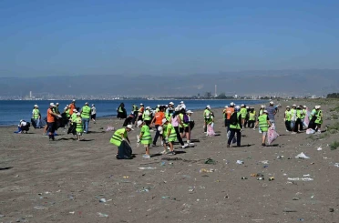 Mersin’de ’Dünya Temizlik Günü’nde sahiller çöpten arındı 