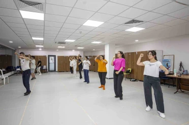 Mersin’de halk oyunları kursuna yoğun ilgi 