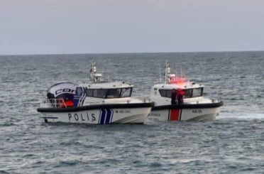 Mersin’de iki ayrı paraşüt kazası: Biri direğe takıldı, diğeri denize düştü 