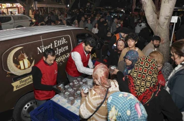 Mersin’de Kadir Gecesinde 10 bin kişilik lokma ikramı 