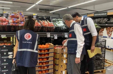 Mersin’de marketler denetleniyor 
