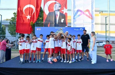 Mersin’de minik futbolcuların şenlik heyecanı sona erdi 