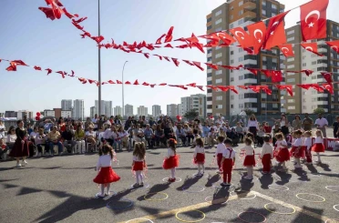Mersin’de miniklerden Cumhuriyet Bayramı coşkusu 