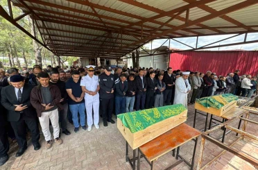 Mersin’de ölen 2 kardeşin cenazesi gözyaşları arasında defnedildi 