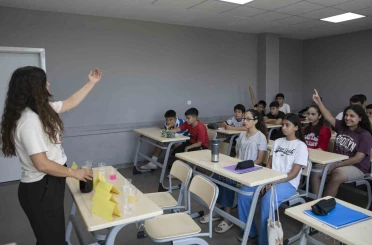 Mersin’de ücretsiz yaz atölyeleri öğrencilerden yoğun ilgi görüyor 