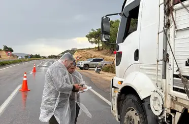 Mersin’de yağışa rağmen orman emvali taşıyan araçlar denetlendi