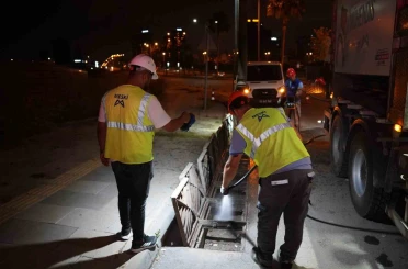 Mersin’de yağmur suyu hatları temizleniyor 