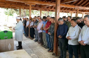 Mersin’deki işçi servisi kazasında hayatını kaybedenler toprağa verildi 