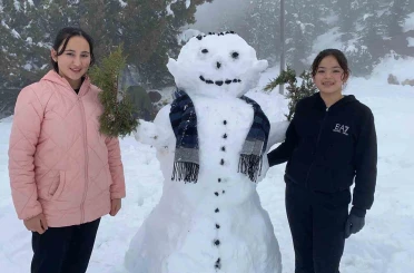 Mersin’in yüksek kesimlerinde kar sevinci 