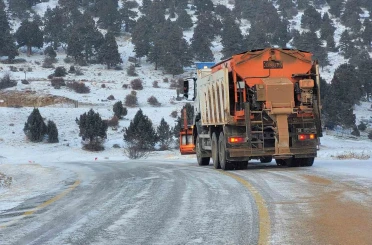 Mersin’in yüksek kesimlerinde karla mücadele 