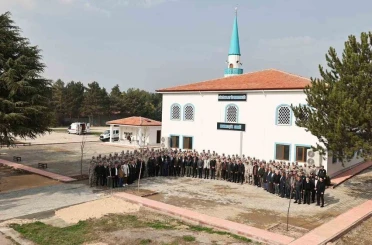 Merzifon 5’inci Ana Jet Üssü’nde inşa edilen Mehmetçik Camii ibadete açıldı 