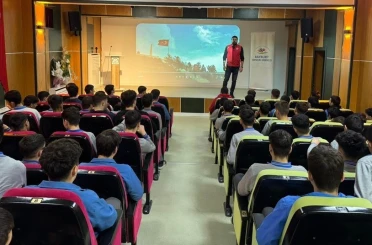 Meslek lisesi öğrencileri bağımlılıkla mücadele konusunda bilgilendirildi 