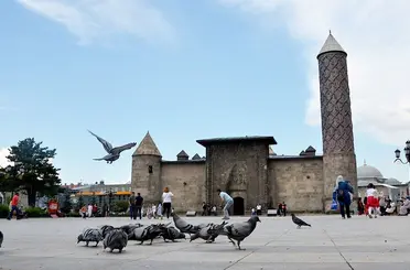 Meteoroloji uyardı: Erzurum ve çevre illerde sağanak yağış bekleniyor
