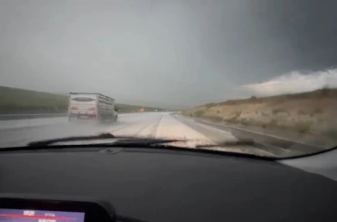 Meteoroloji uyarmıştı: Kars’ta dolu yağışı yolları beyaza bürüdü 