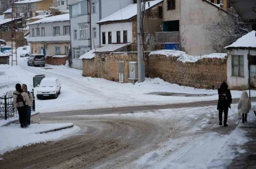 Meteorolojiden Bayburt için buzlanma, don ve çığ uyarısı 