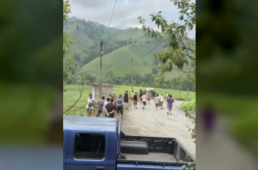 Mevsimlik çay işçileri arasında sıra kavgası 