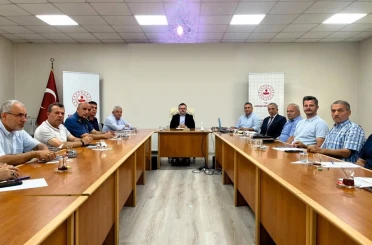 Mevsimlik tarım işçileri için toplandılar 